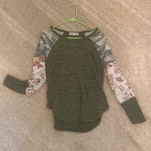 Light wear Sweater with sleeve detail